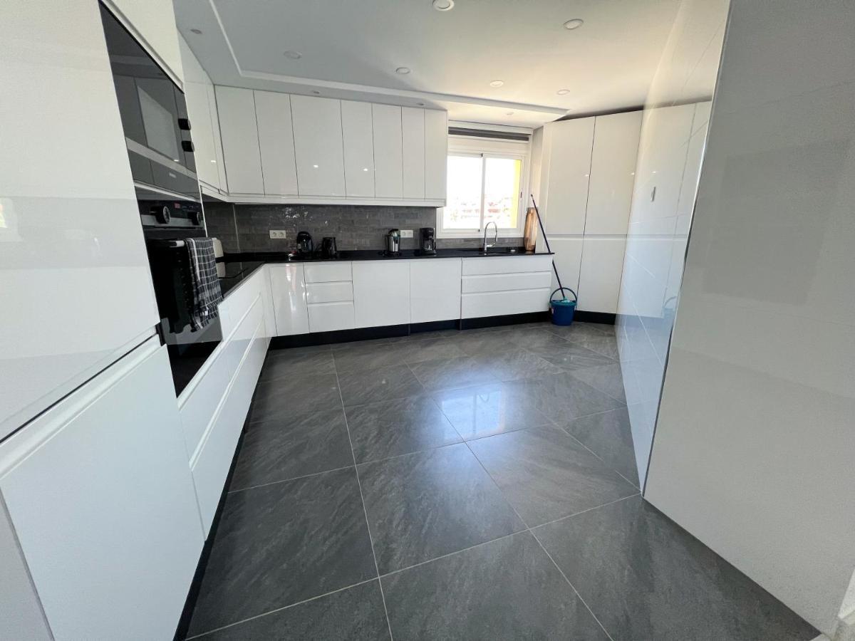 Luxury Three Bedroom Apartment At Estepona Bagian luar foto