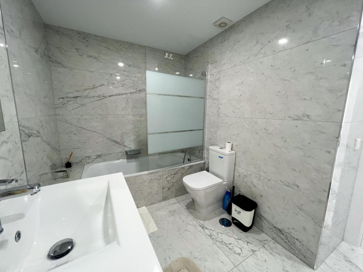 Luxury Three Bedroom Apartment At Estepona Bagian luar foto