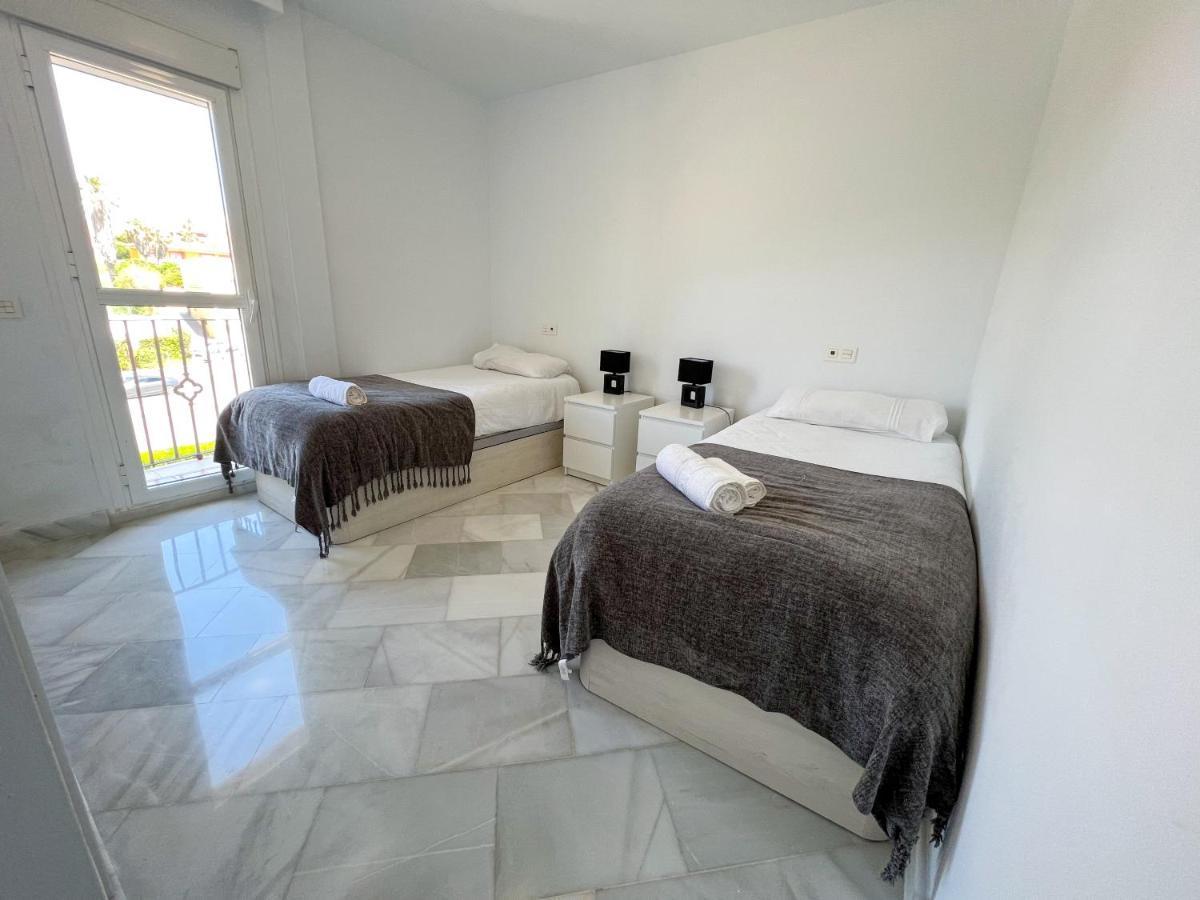 Luxury Three Bedroom Apartment At Estepona Bagian luar foto