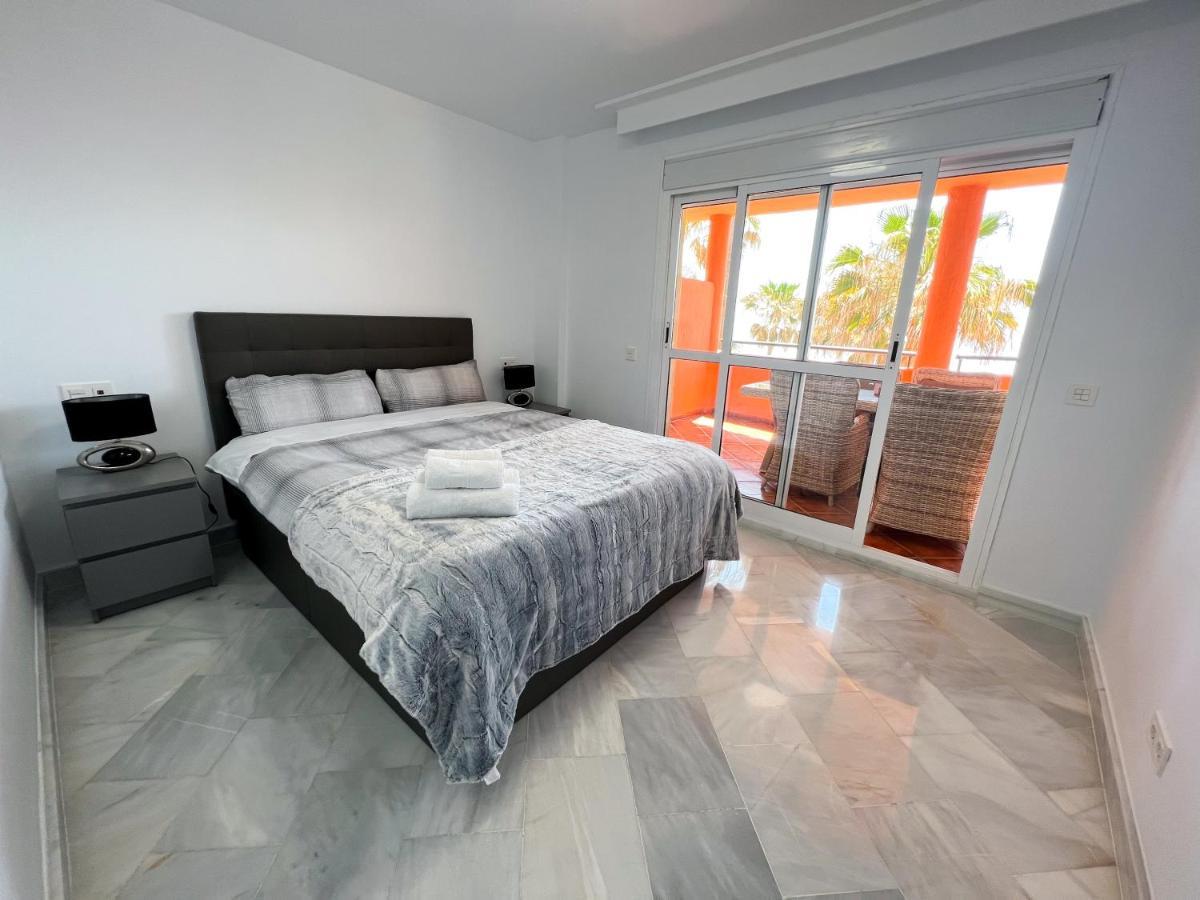 Luxury Three Bedroom Apartment At Estepona Bagian luar foto