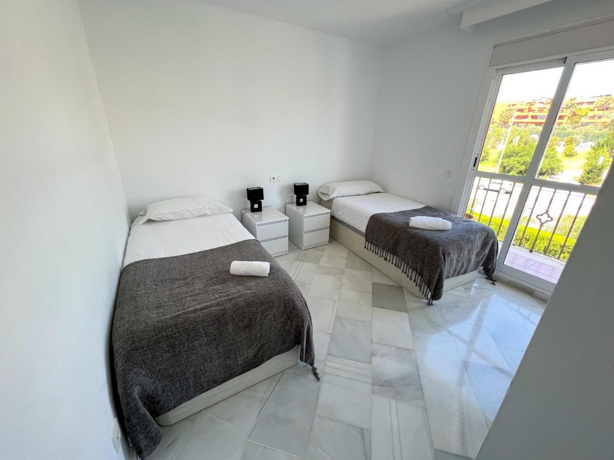 Luxury Three Bedroom Apartment At Estepona Bagian luar foto