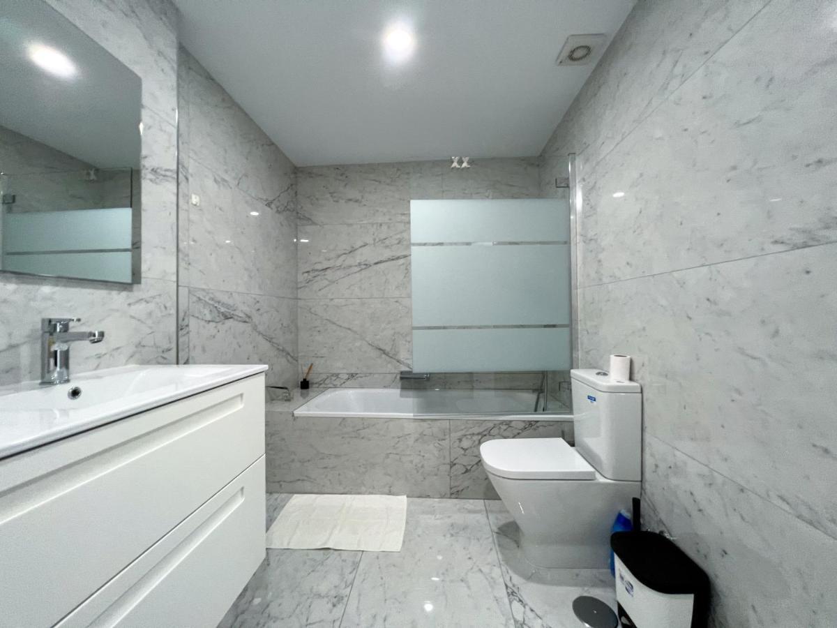 Luxury Three Bedroom Apartment At Estepona Bagian luar foto