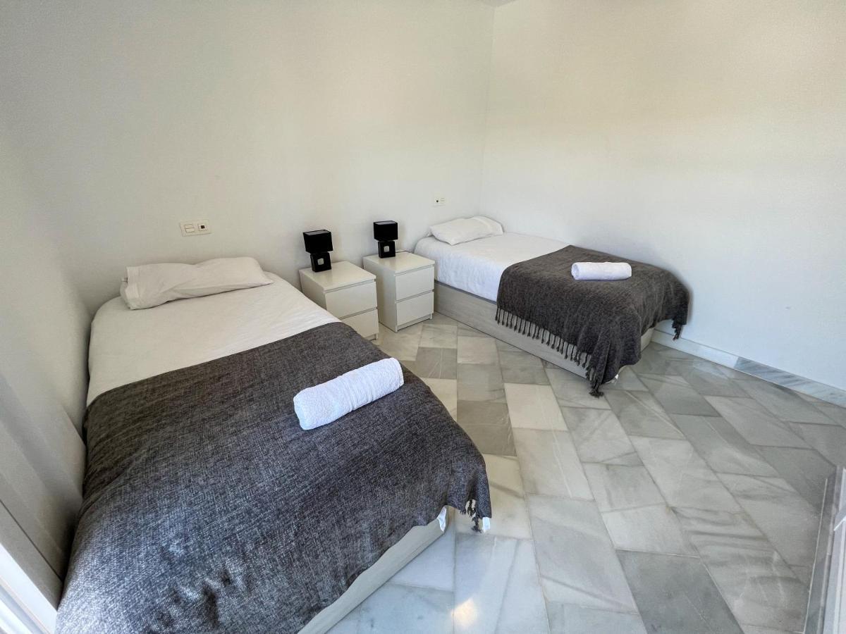Luxury Three Bedroom Apartment At Estepona Bagian luar foto