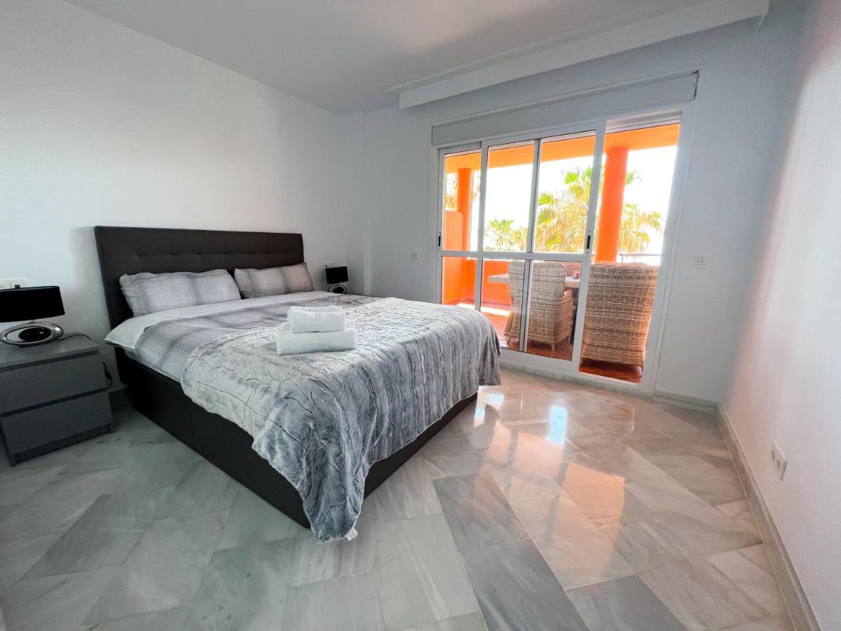 Luxury Three Bedroom Apartment At Estepona Bagian luar foto