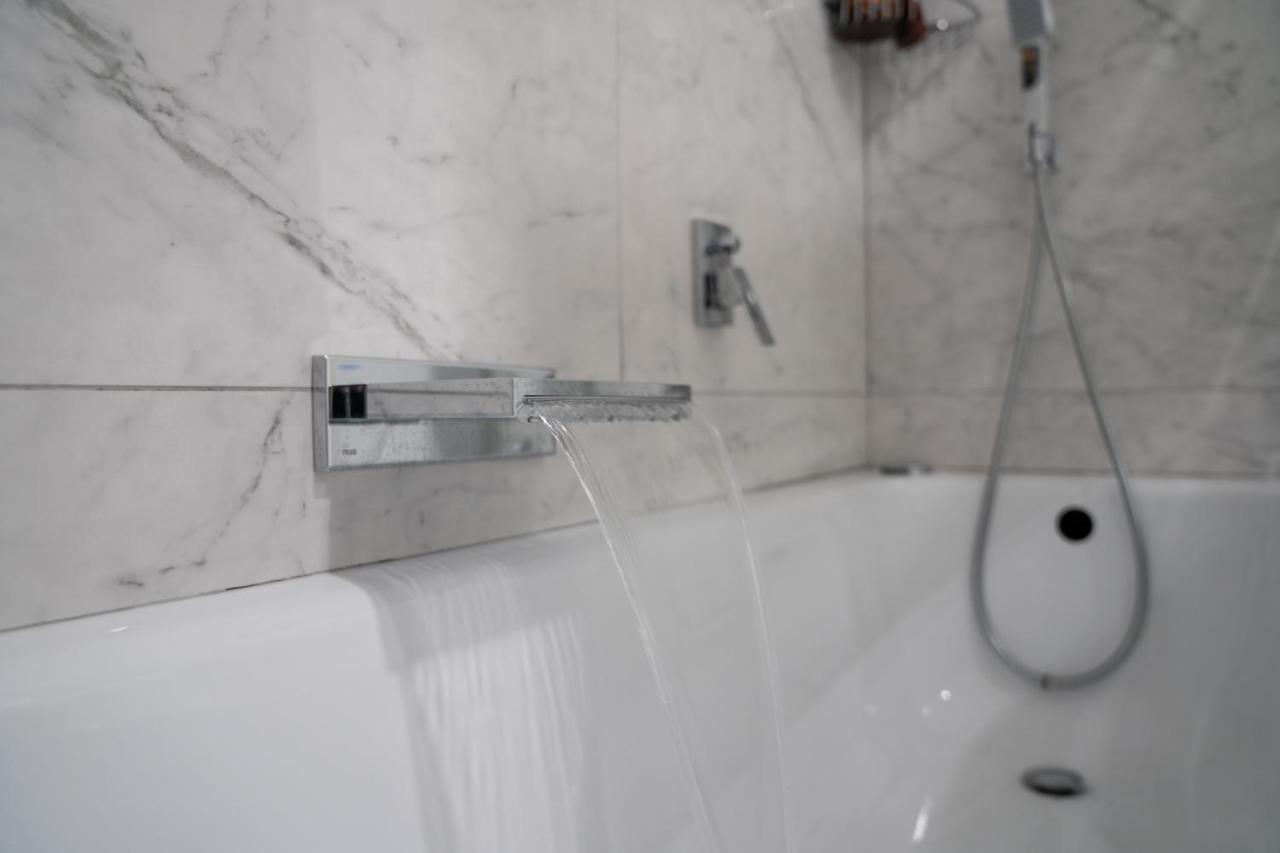 Luxury Three Bedroom Apartment At Estepona Bagian luar foto