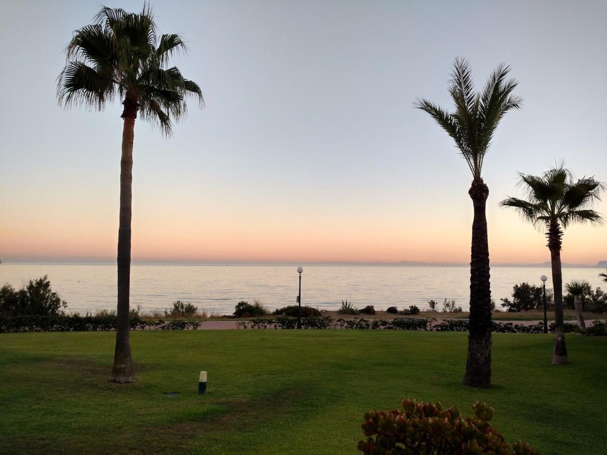 Luxury Three Bedroom Apartment At Estepona Bagian luar foto